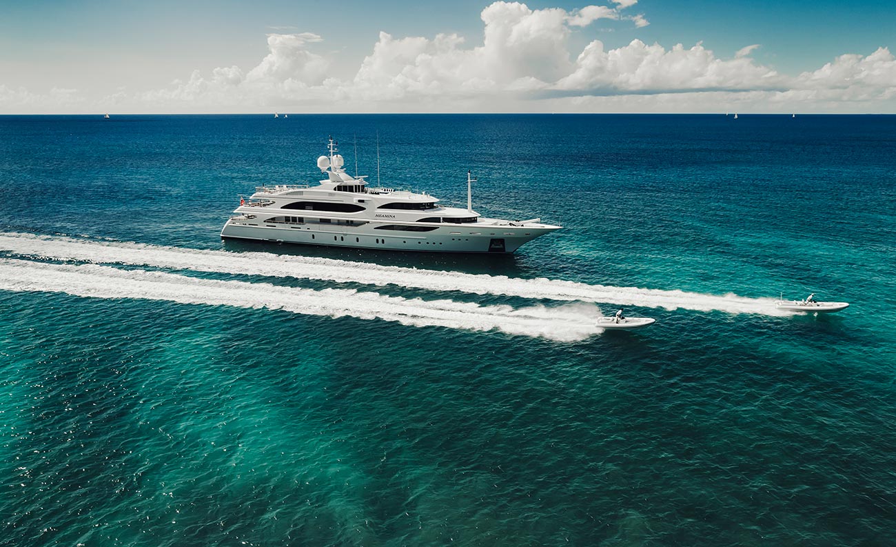 Meamina 60m Benetti photoshoot - running shot